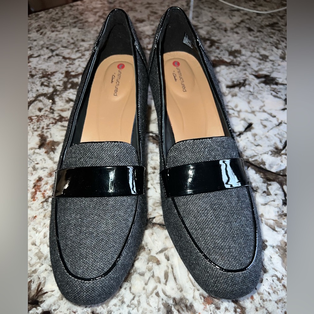 Clark’s Unstructured line…Dark Gray Tweed & Patent Leather…Pristine condition!